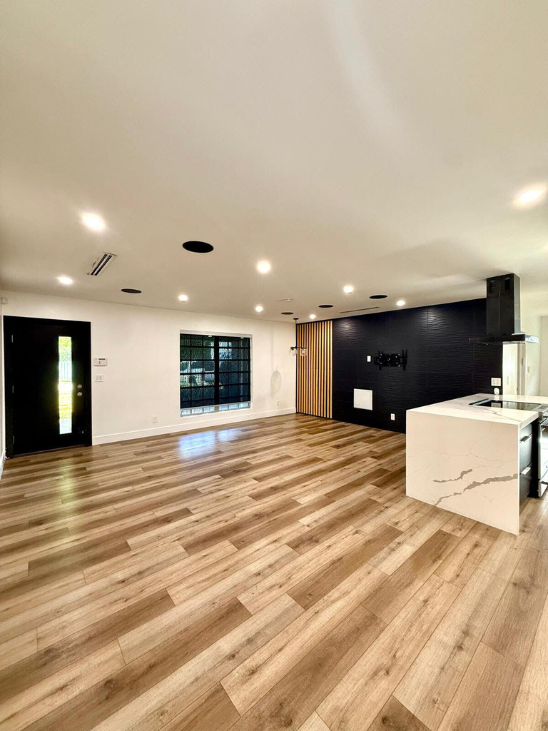 4411 Thomas Street - Photo 3