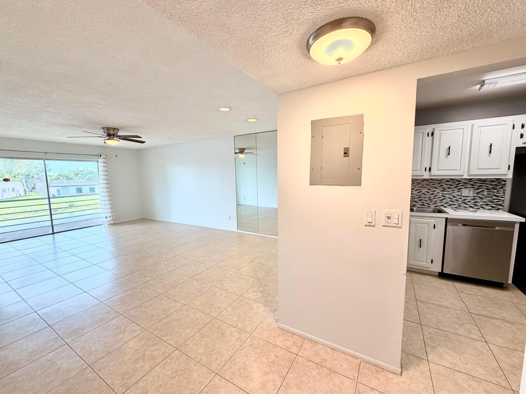120 Lake Evelyn Drive - Photo 1