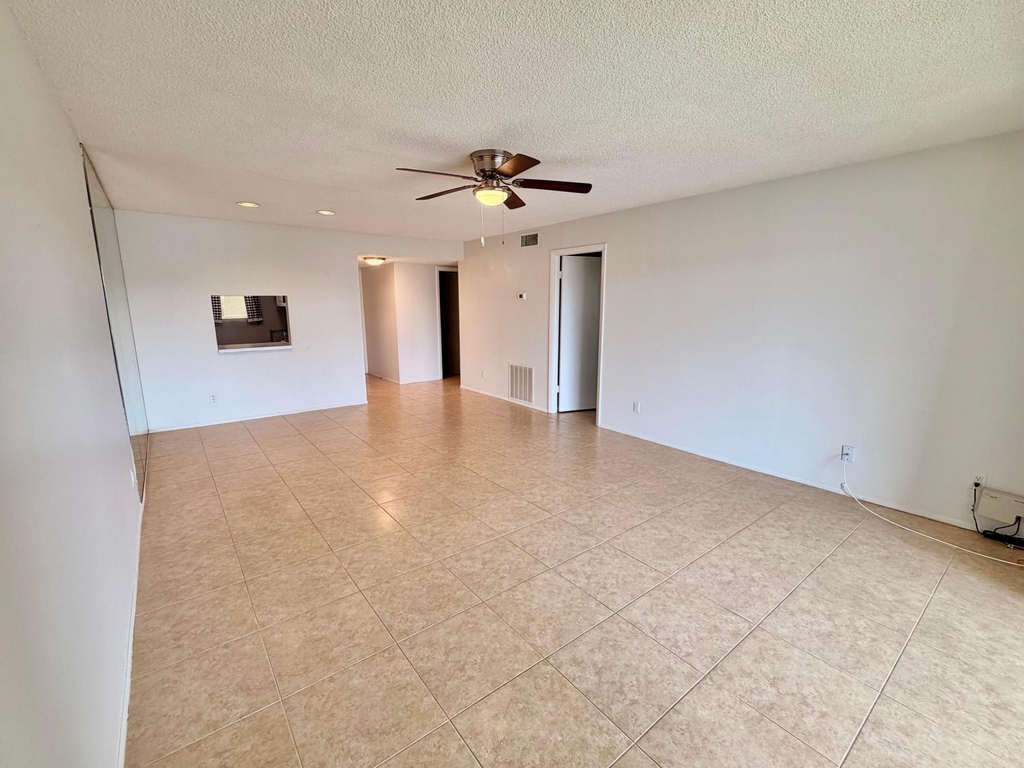 120 Lake Evelyn Drive - Photo 6