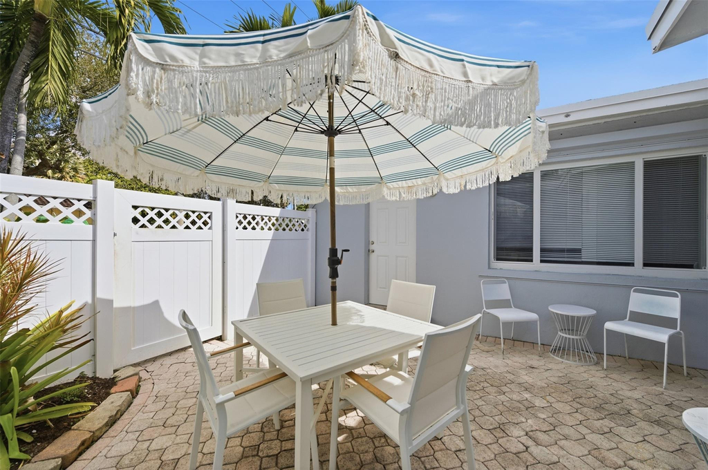 1614 Ne 7th Street - Photo 2