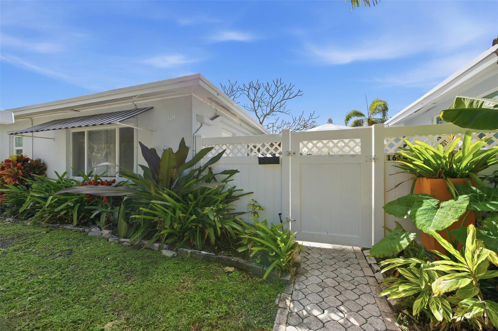 1614 Ne 7th Street - Photo 1
