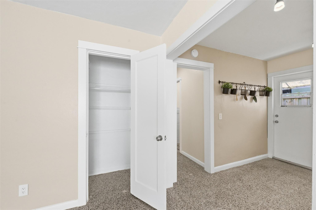 1614 Ne 7th Street - Photo 5