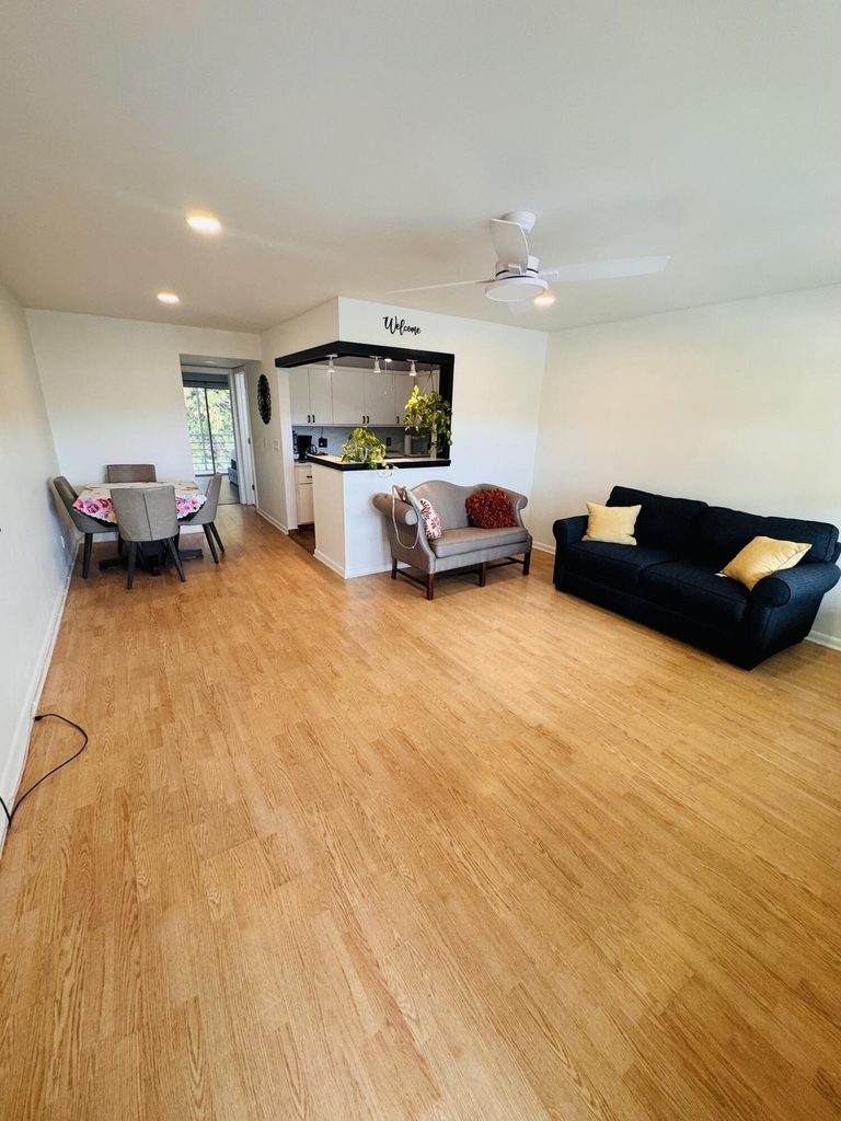 16 Windsor A - Photo 2