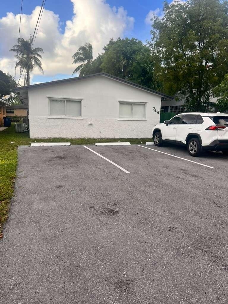 726 Sw 7th Street - Photo 1