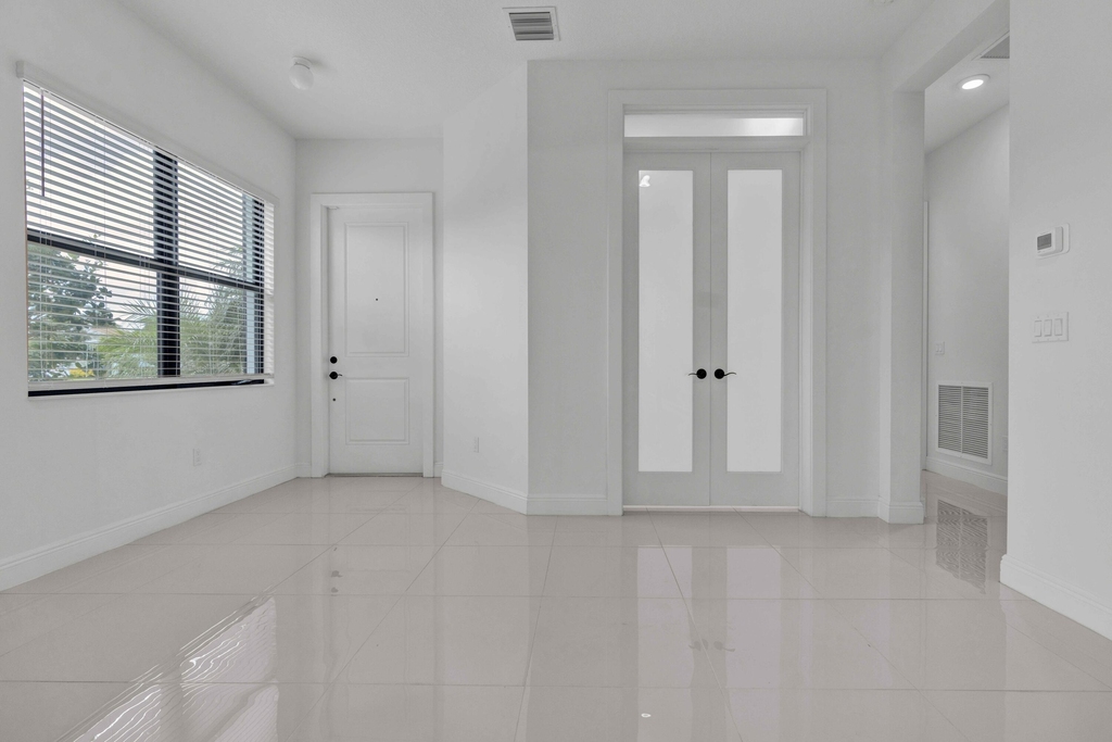 5501 Santa Rosa Lane - Photo 2