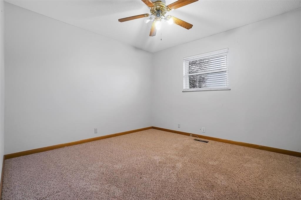 615 N Oak Street - Photo 8