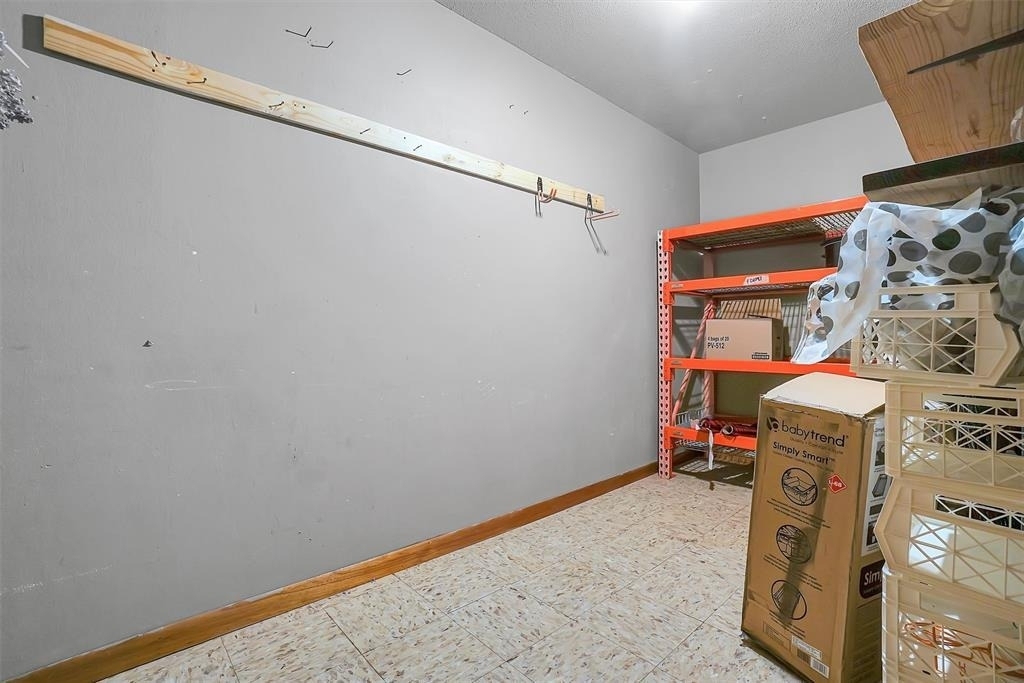 615 N Oak Street - Photo 15