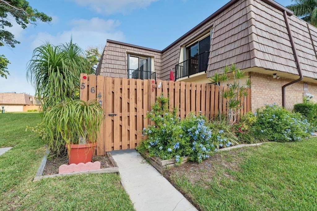 564 Springdale Circle - Photo 0
