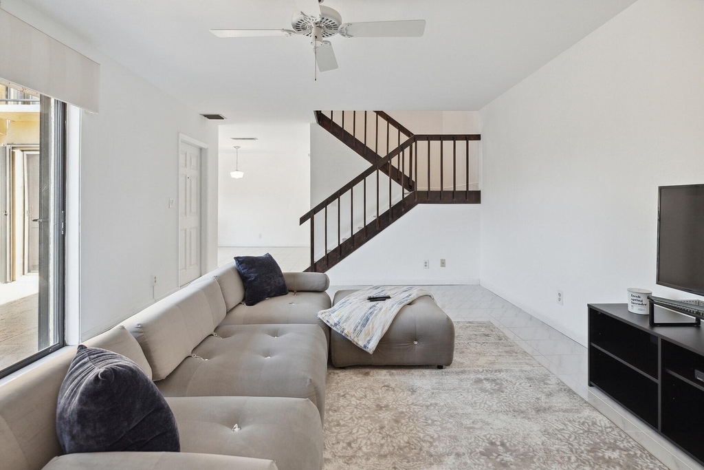 564 Springdale Circle - Photo 11