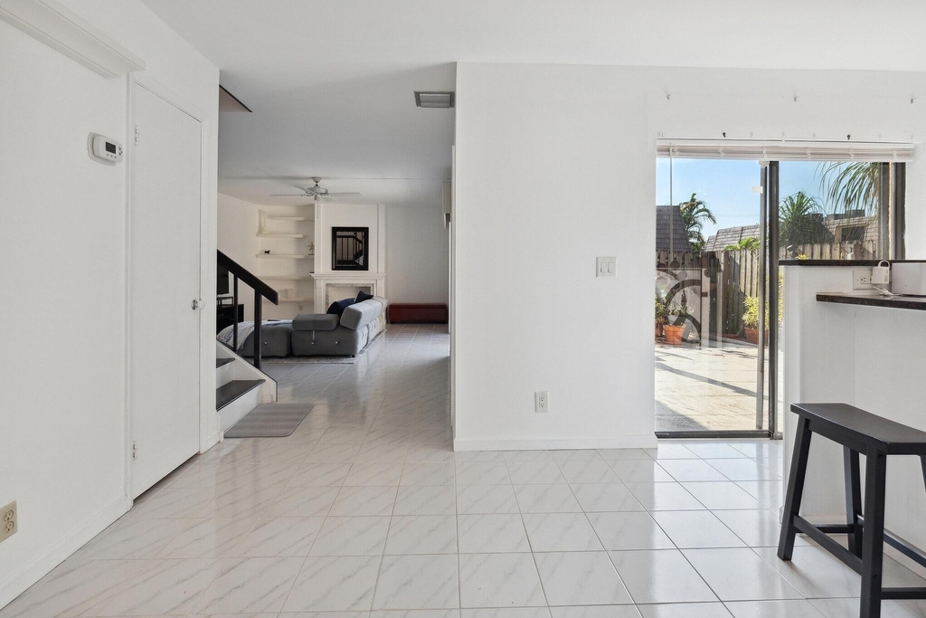 564 Springdale Circle - Photo 2