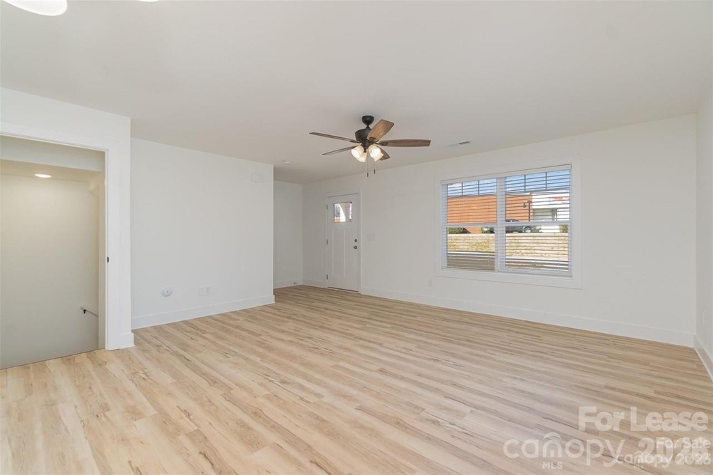 195 Vee Avenue Sw - Photo 1