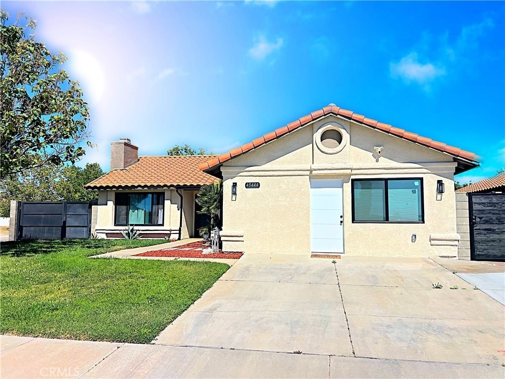45446 17th East Street - Photo 0