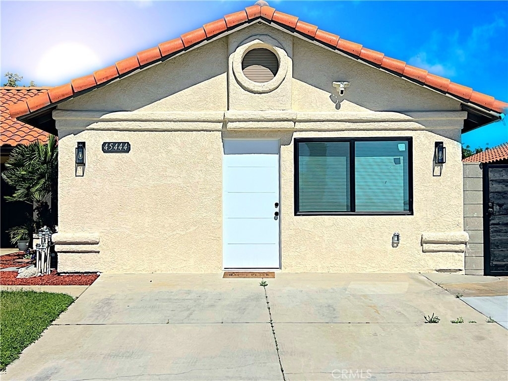 45446 17th East Street - Photo 2