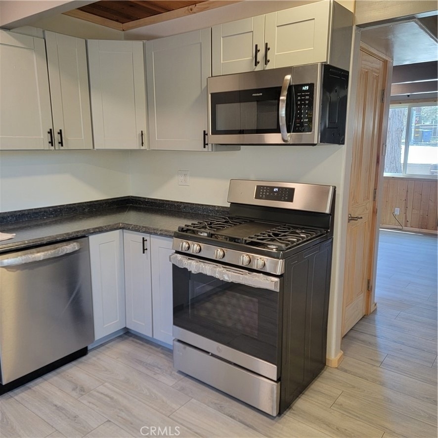 221 Imperial - Photo 6