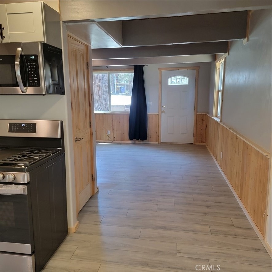 221 Imperial - Photo 7