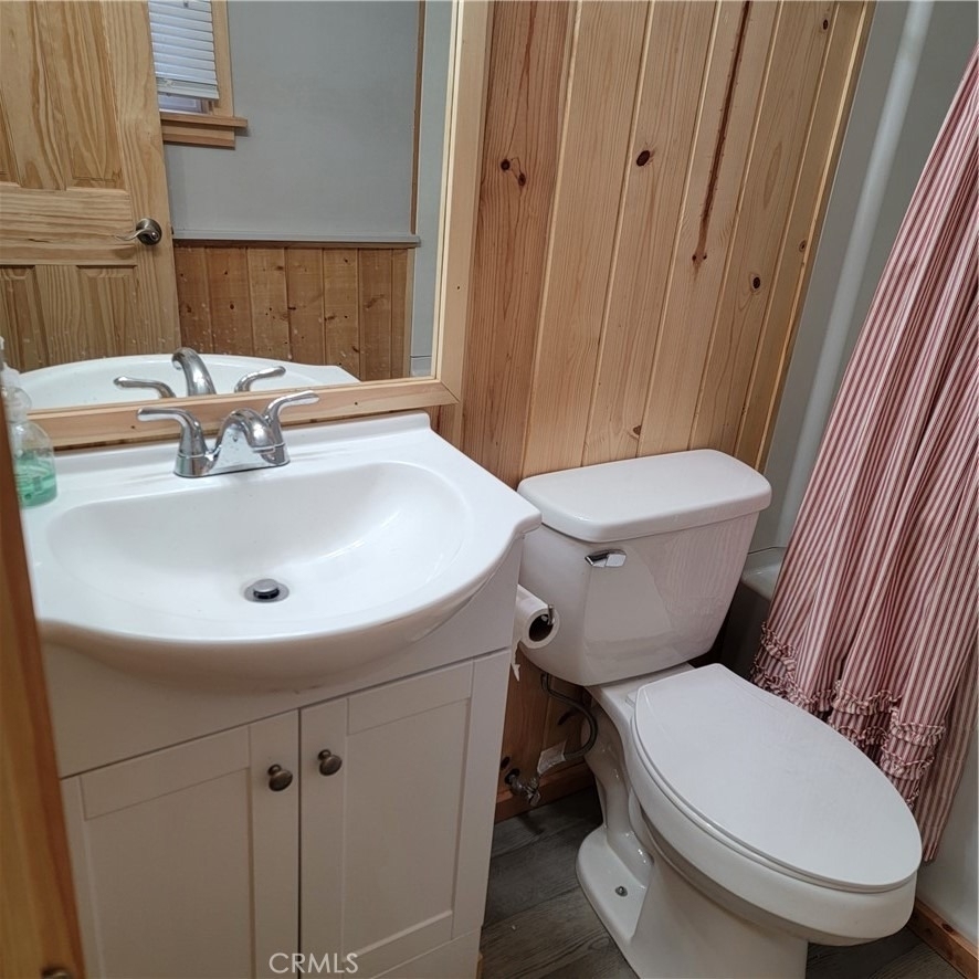 221 Imperial - Photo 10