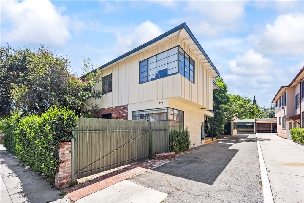 1745 N Mariposa - Photo 13