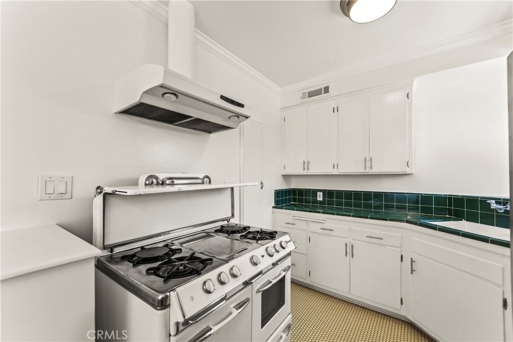 1745 N Mariposa - Photo 0