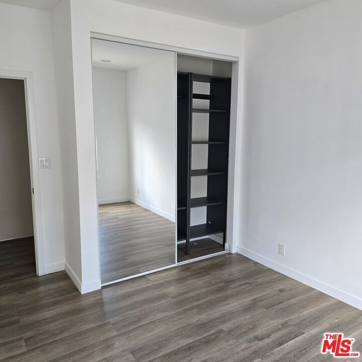 1629 1/2 N Harvard Boulevard - Photo 4