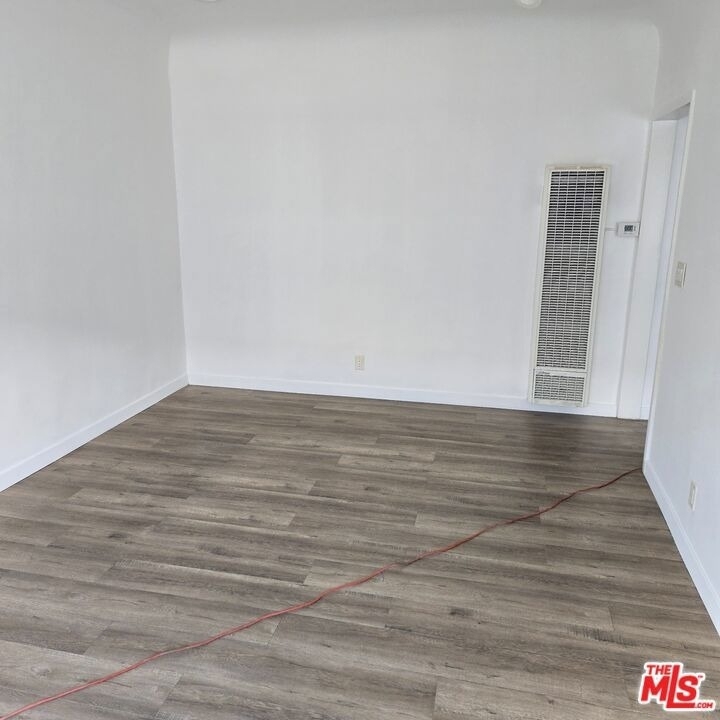 1629 1/2 N Harvard Boulevard - Photo 0