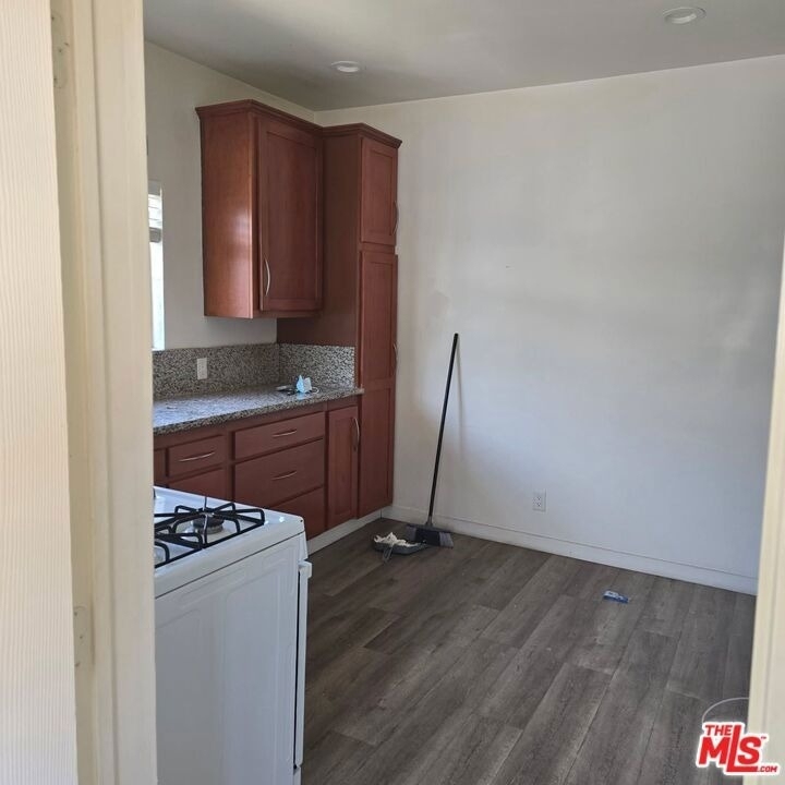 1629 1/2 N Harvard Boulevard - Photo 3
