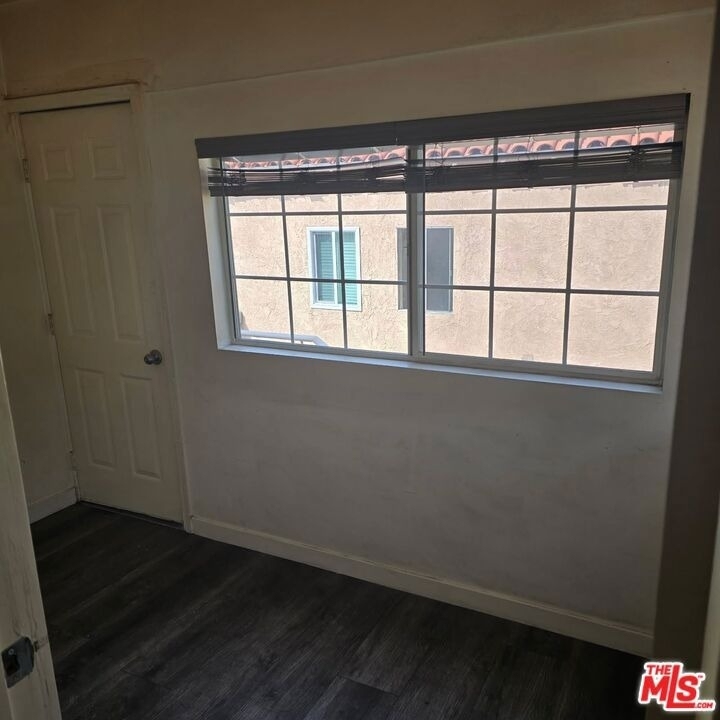 1629 1/2 N Harvard Boulevard - Photo 7