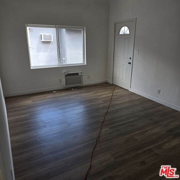 1629 1/2 N Harvard Boulevard - Photo 5
