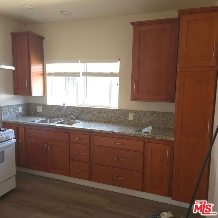 1629 1/2 N Harvard Boulevard - Photo 1