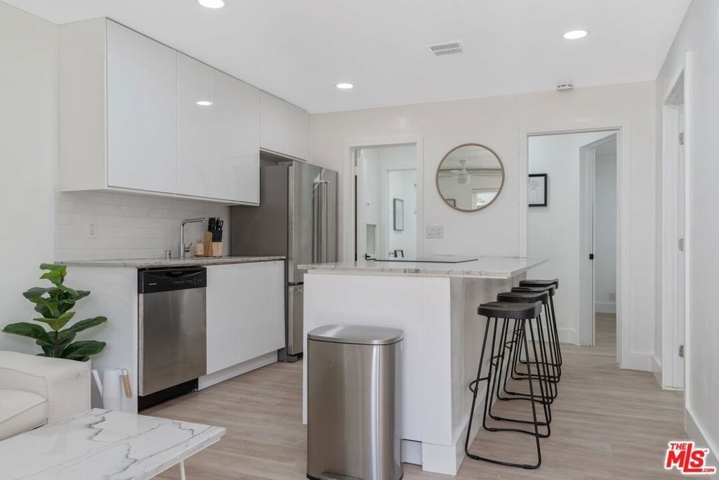 1525 E 2nd Street - Photo 0