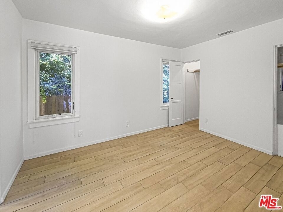 2049 Lake Shore Avenue - Photo 15