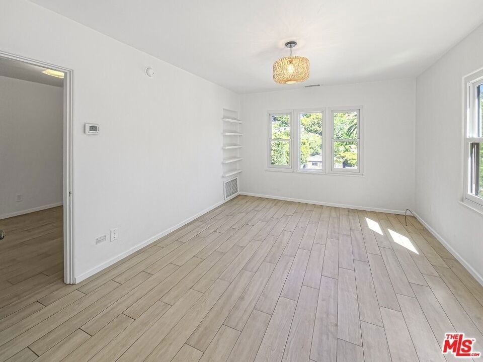2049 Lake Shore Avenue - Photo 8