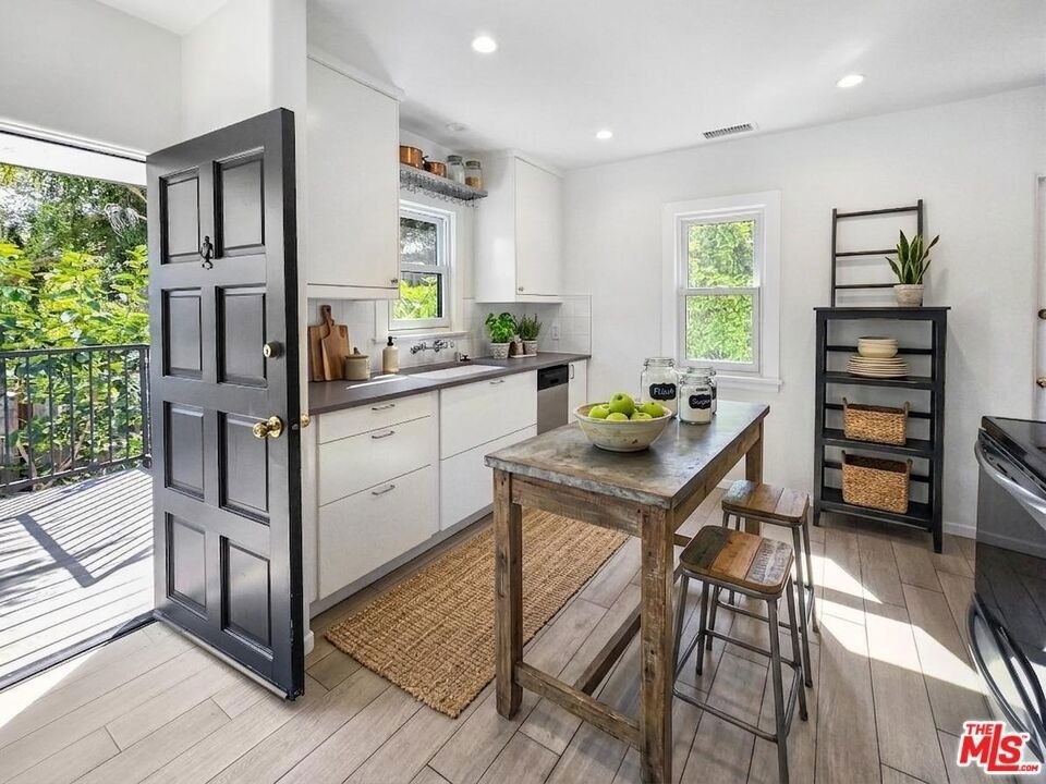 2049 Lake Shore Avenue - Photo 4