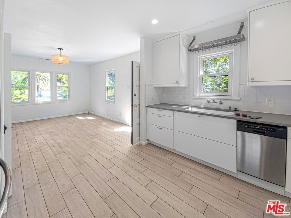 2049 Lake Shore Avenue - Photo 6