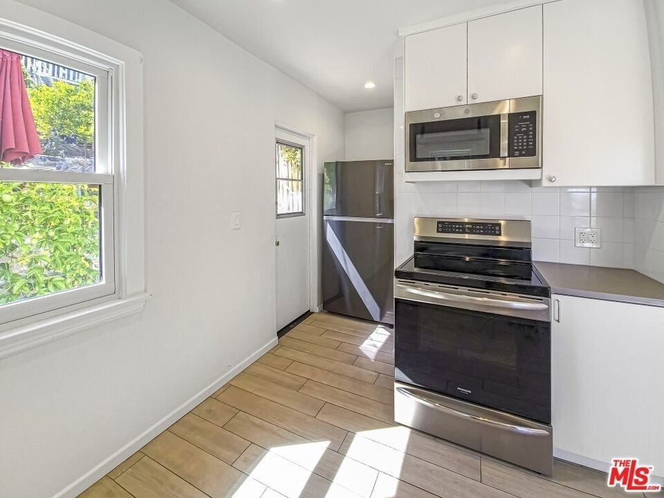 2049 Lake Shore Avenue - Photo 10