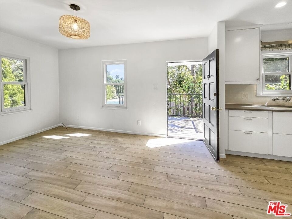 2049 Lake Shore Avenue - Photo 16