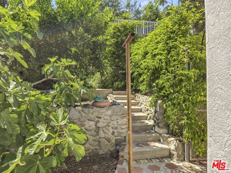2049 Lake Shore Avenue - Photo 19