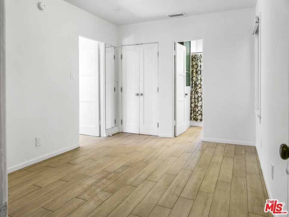 2049 Lake Shore Avenue - Photo 11