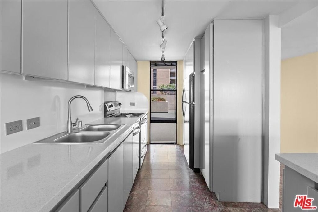 4265 Marina City Drive - Photo 2