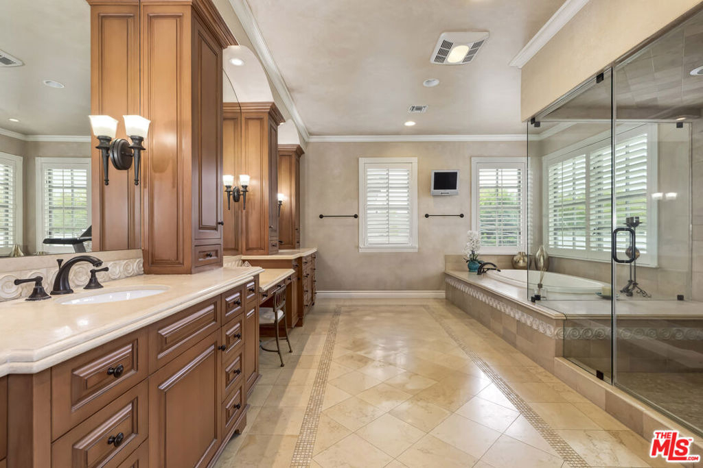 9355 Kirkside Road - Photo 18