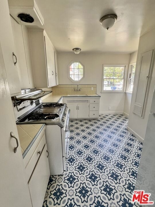 8345 Loyola Boulevard - Photo 3