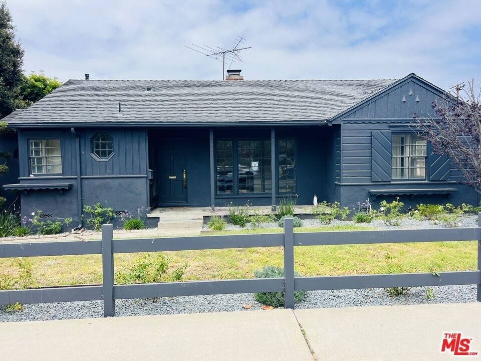 8345 Loyola Boulevard - Photo 1