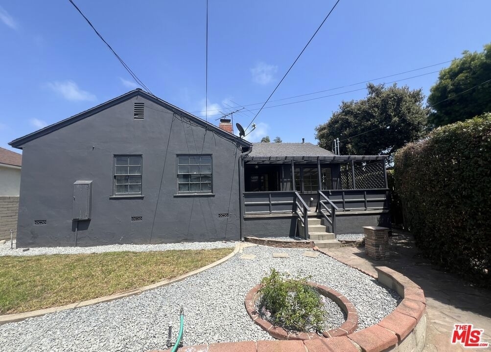 8345 Loyola Boulevard - Photo 11