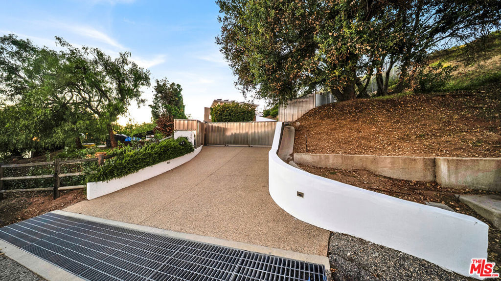 2915 Tuna Canyon Road - Photo 5