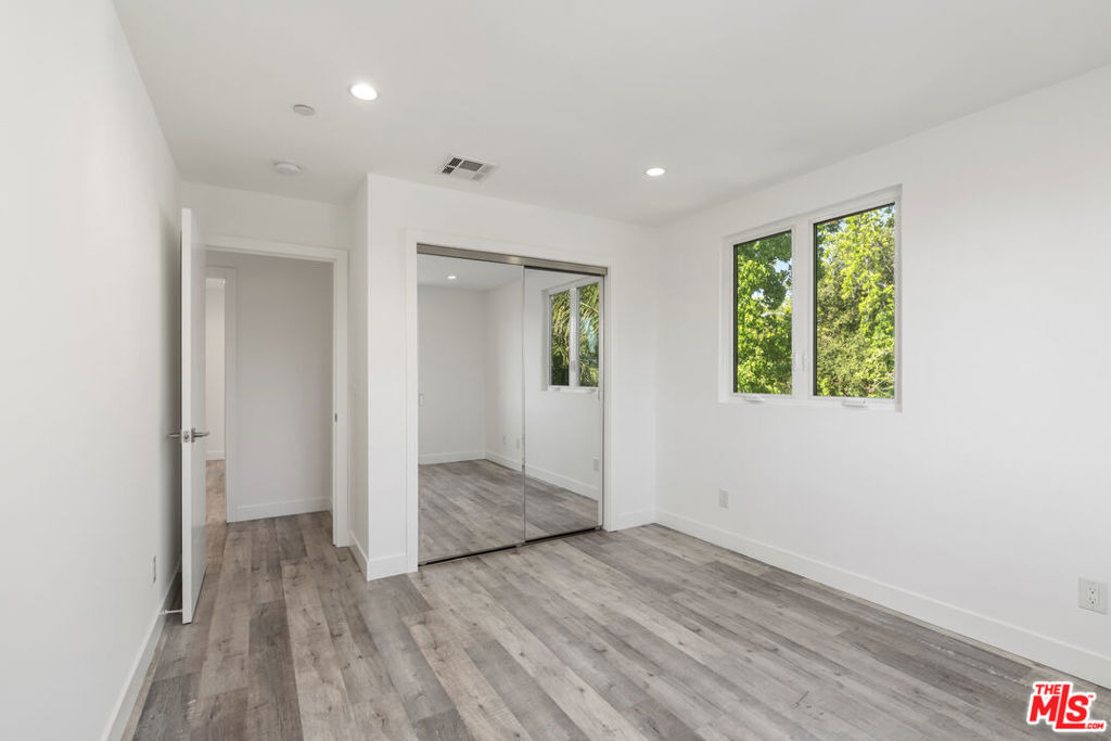 5645 1/2 Willowcrest Avenue - Photo 17