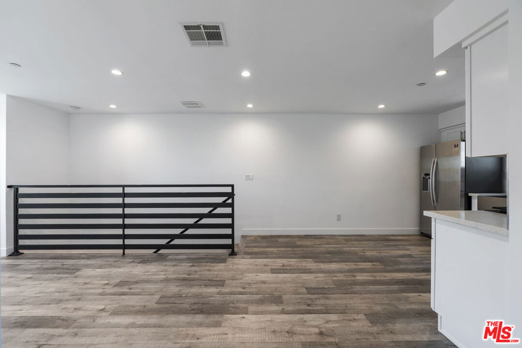 5645 1/2 Willowcrest Avenue - Photo 9