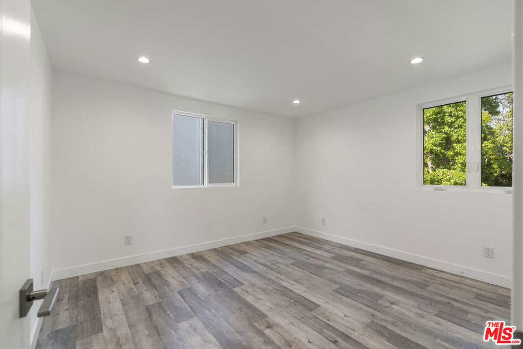 5645 1/2 Willowcrest Avenue - Photo 11