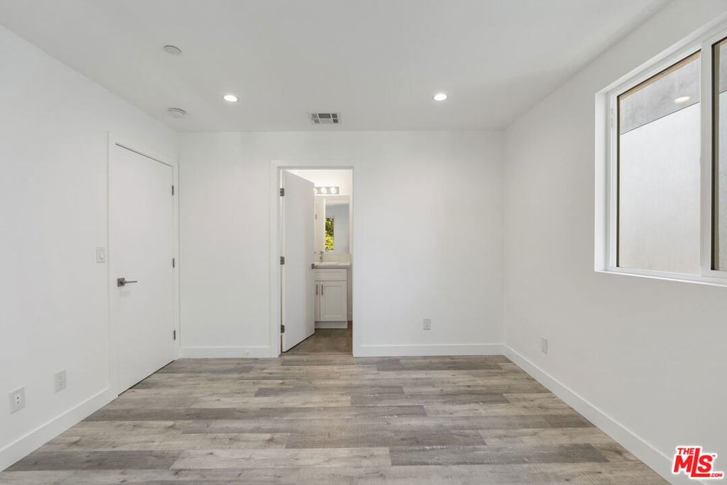 5645 1/2 Willowcrest Avenue - Photo 18