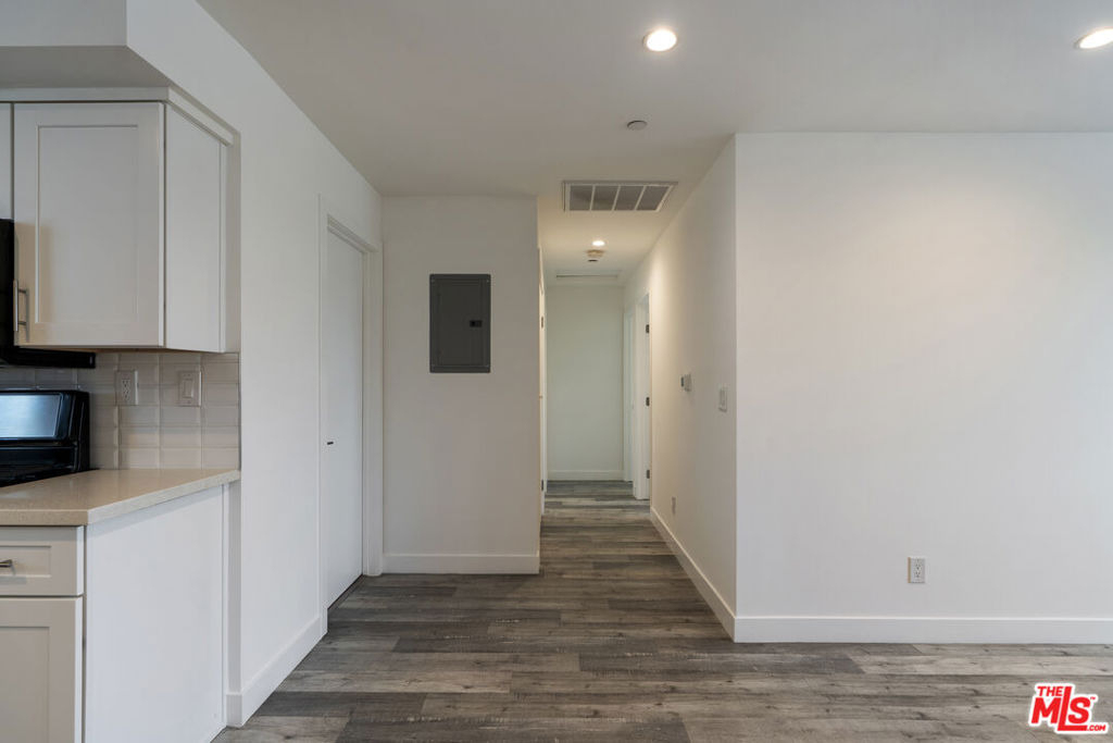 5645 1/2 Willowcrest Avenue - Photo 8