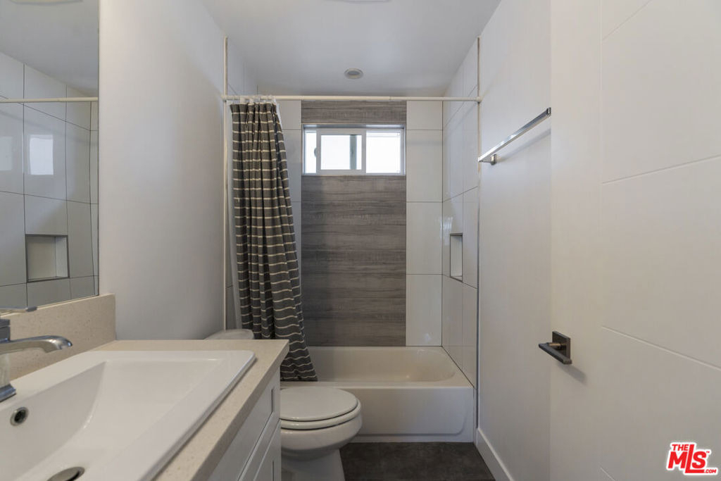 5645 1/2 Willowcrest Avenue - Photo 12