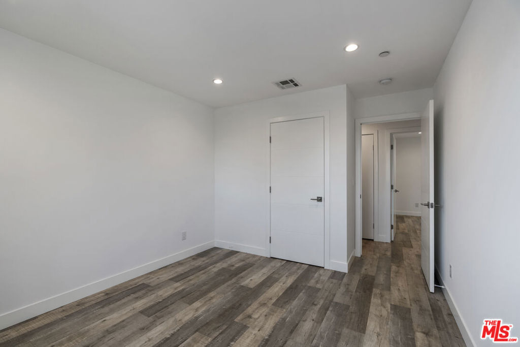 5645 1/2 Willowcrest Avenue - Photo 14